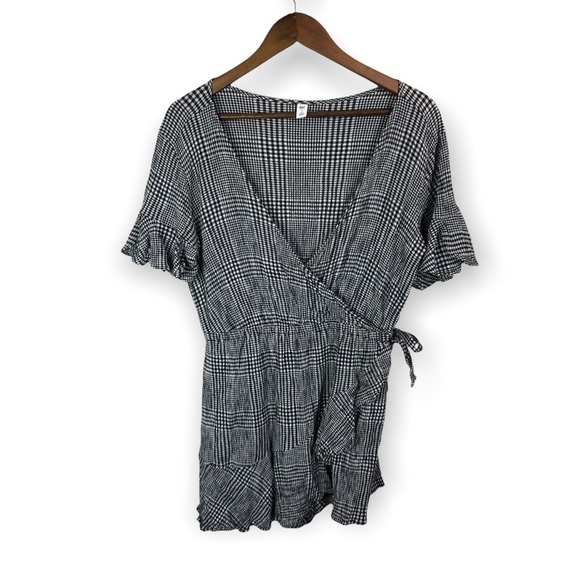 BP. Glen Plaid Wrap Style Romper Medium - Picture 3 of 3